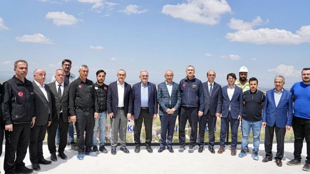 Bakan Yardımcısı Münir Karaloğlu, şantiye alanlarını inceledi