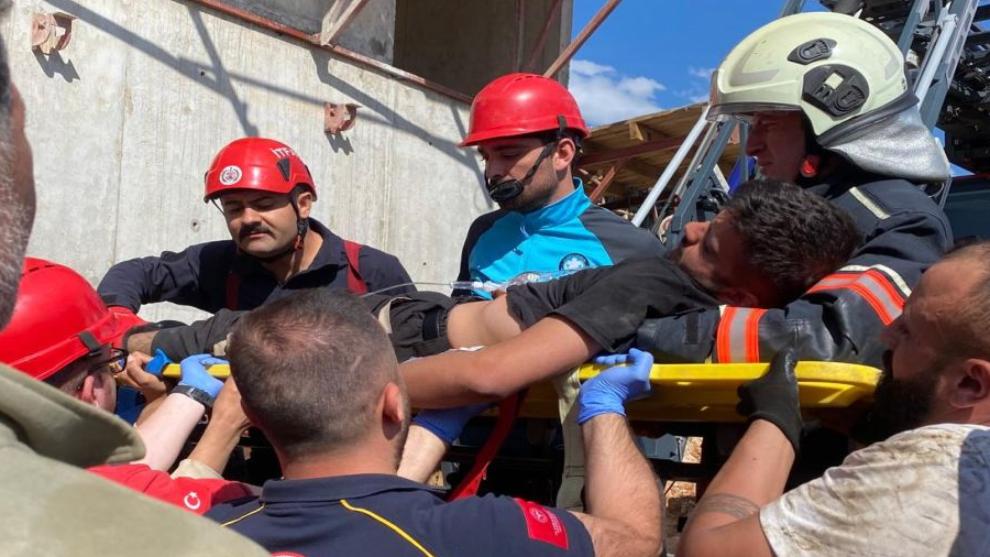 Malatya'da Tehlikeli Kurtarma Operasyonu! Kule Vinçte Fenalaştı!