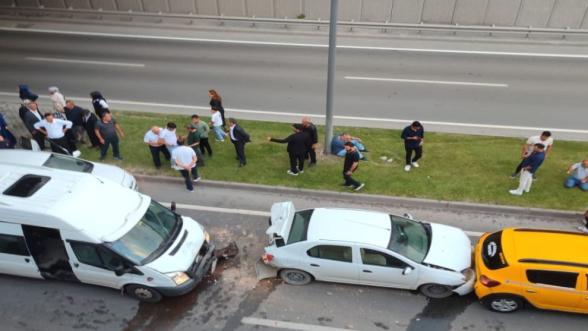 Çevre Yolu Alt Geçitte Kaza Alarmı: Yaralı Var, Trafik Felç Oldu