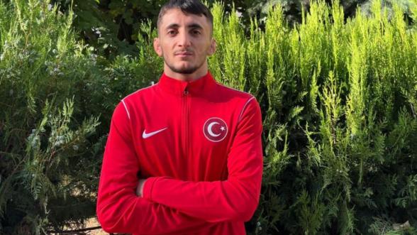 Güreşçi Servet Angi, Vehbi Emre Turnuvası'nda Üçüncü Oldu!