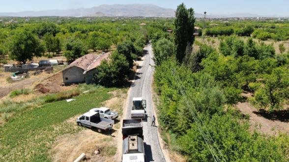 " Yolun bozuk olması nedeniyle okul servisi mahallemize giremiyordu"