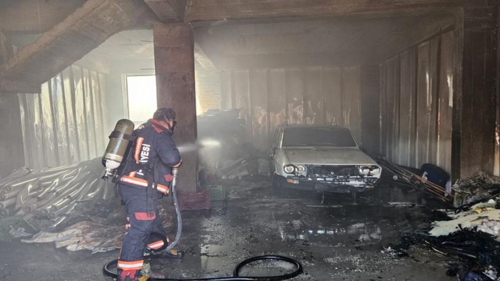Akçadağ'da İtfaiye Depo Yangınına Müdahale Etti, Soruşturma Başladı