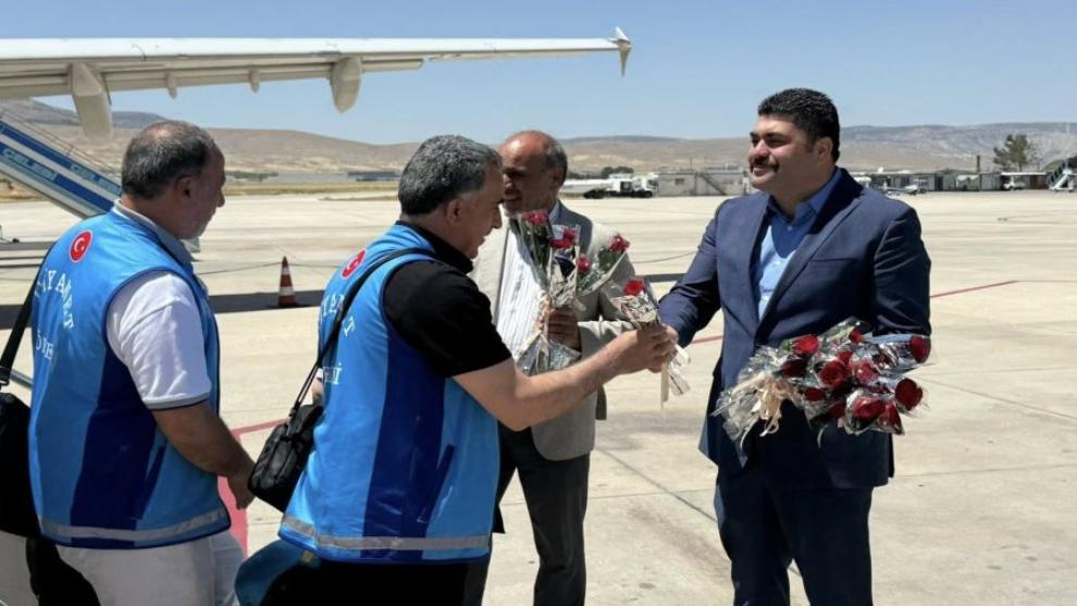 Malatya'da Gül Karşılamasıyla Hacıları Ağırladılar