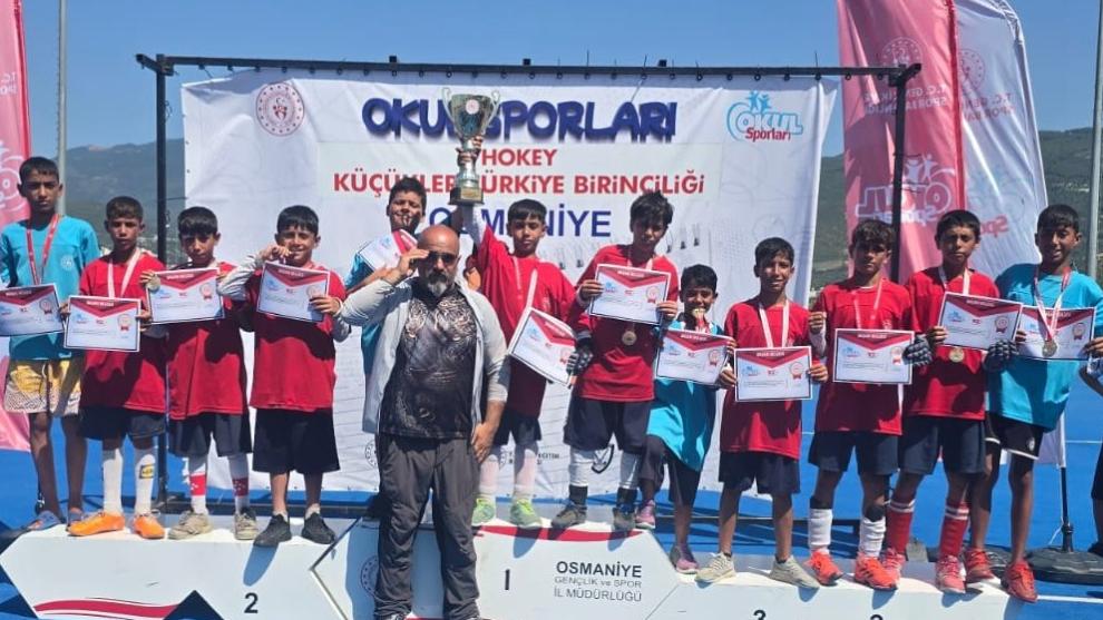 Malatya'dan Hokeyde Büyük Başarı: Erkekler Şampiyon, Kızlar Dördüncü