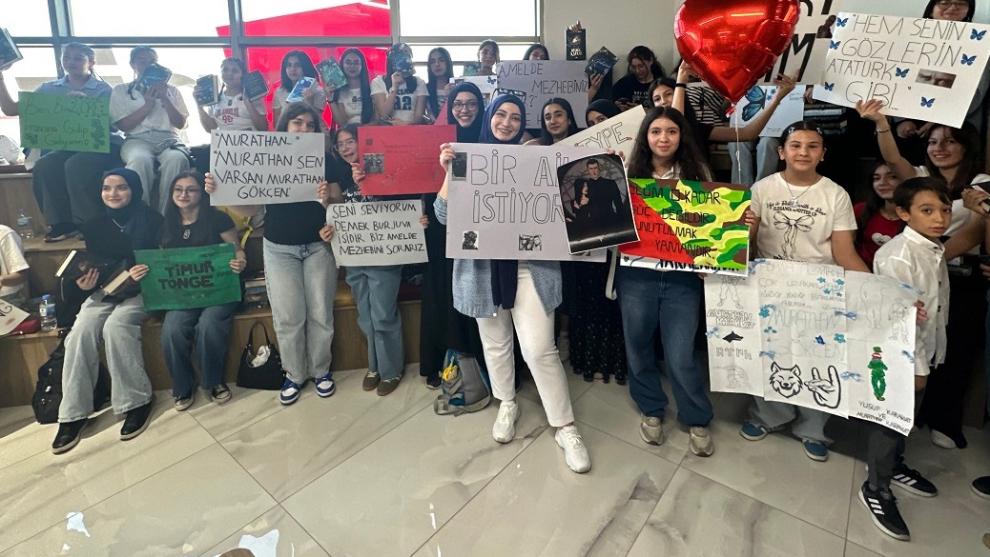 Yazar Loresima Malatya'da kitaplarını imzaladı