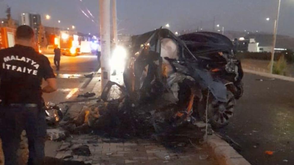 Malatya'da Dehşet Kaza: Yanan Otomobilde 2 Kişi Öldü
