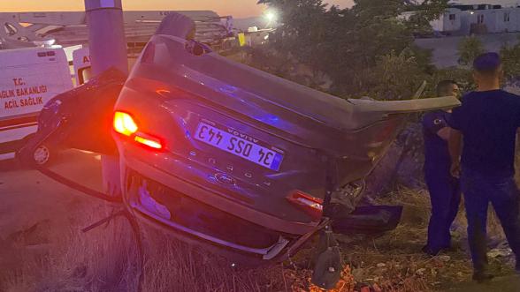 AFAD ve İtfaiye Seferber Oldu: Ters Dönen Araçtan 3 Can Kurtarıldı!