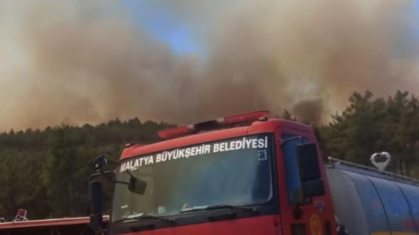 Malatya İtfaiyesi Hatay İçin Seferber Oldu: Yangınla Mücadeleye Destek