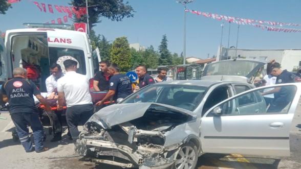 Malatya'da Otomobiller Çarpıştı: Yaralılar Var!