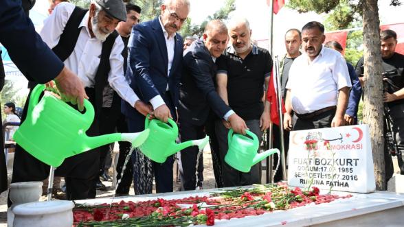 Malatyalı 15 Temmuz Şehitleri Unutulmadı: Kabir Başında Dualar Edildi!