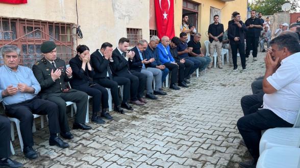 Şehit Abdurrahman Akdoğanın ailesine Vali Yavuz ve Başkan Erden Ziyaret
