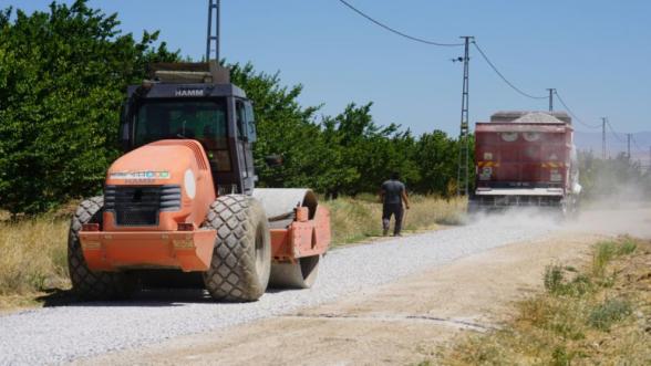 Sözünü verdiğimiz yol yatırımlarımızı yerine getiriyoruz,