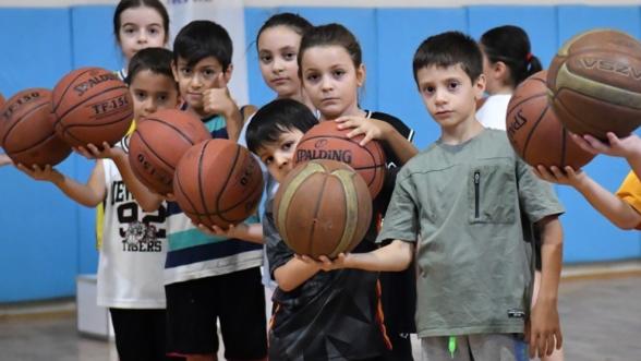  Yeşilyurt'ta Çocuklara Ücretsiz Basketbol Eğitimi