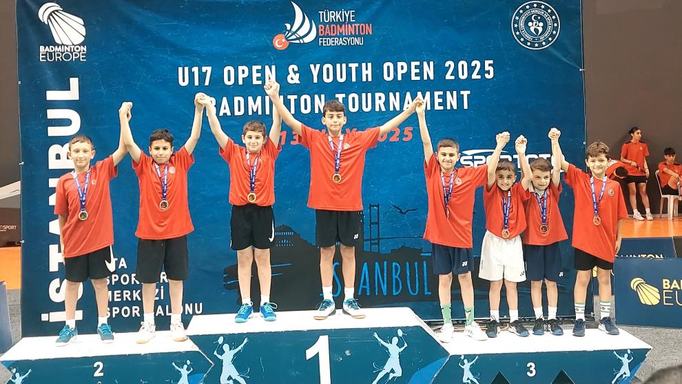 Malatyalı Milli Badmintoncular İstanbul'dan Altın ve Bronz Madalyalarla Döndü!