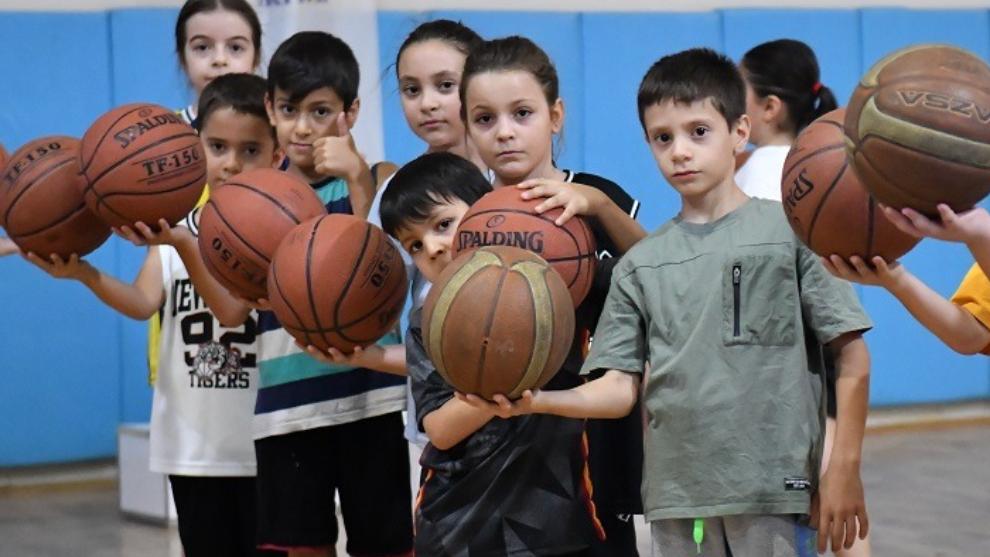 Yeşilyurt'ta Çocuklara Ücretsiz Basketbol Eğitimi