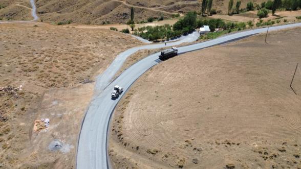 Battalgazi Belediyesi Gülümuşağı'nda 5 Km Asfalt Çalışması