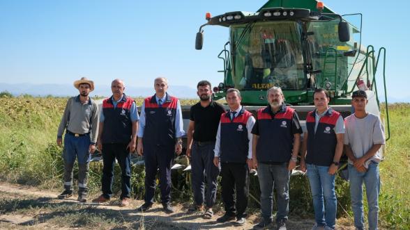 İl Tarım Müdürü Akar, ayçiçeği hasadına katıldı