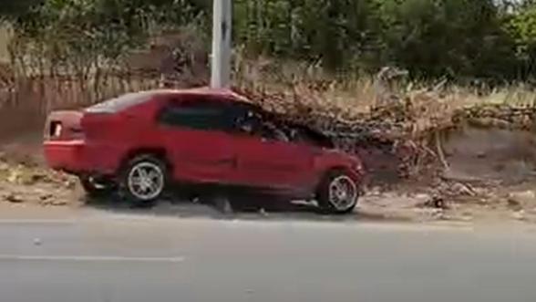 Malatya'da Otomobil Direğe Çarptı