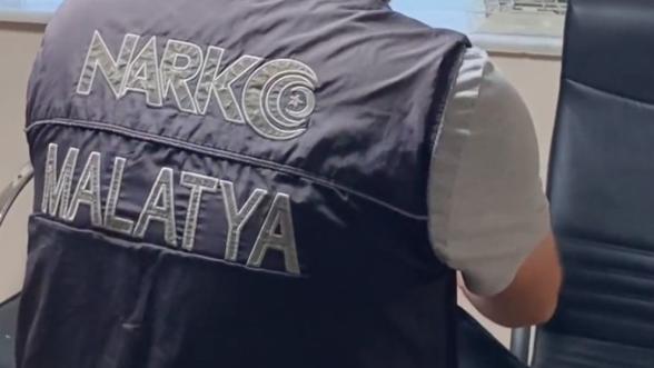 Narkotik Ekiplerinin Arama Yaptığı Otomobilde Uyuşturucu Hap Çıktı