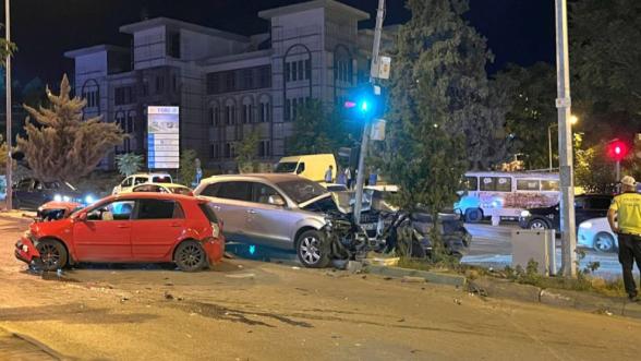 Yeşilyurt'ta zincirleme trafik kazası: 7 yaralı