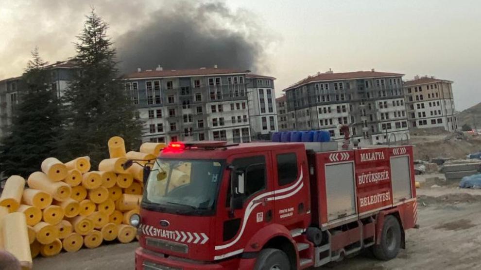 Malatya'da Şantiye Yangını: İtfaiye Ekipleri Hızla Müdahale Etti
