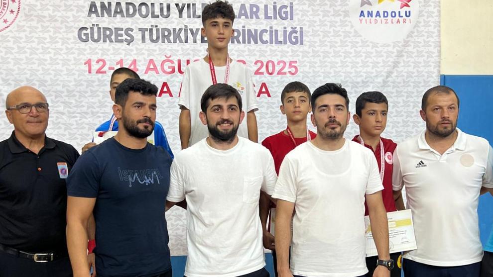Malatya'ya Güreşte Altın Değerinde İki Madalya Geldi