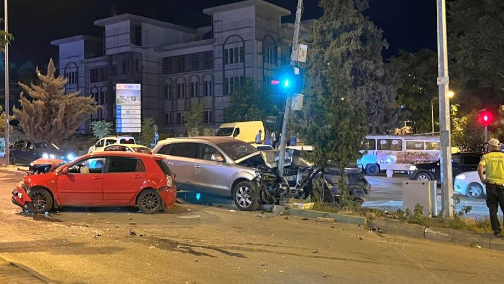 Yeşilyurt'ta zincirleme trafik kazası: 7 yaralı