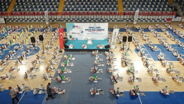 300 Okula Spor Malzemesi Malatya'da Teslim Edildi