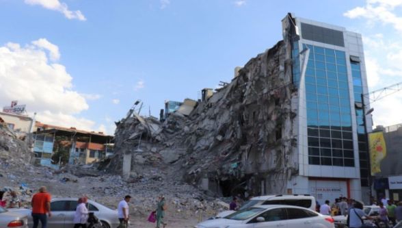 Malatya'da Deprem Fırsatçılığı: Adliye ve Banka Enkazından Milyonluk Hırsızlık!