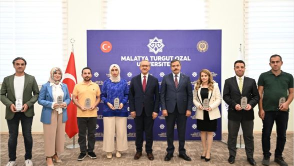 MTÜ'de Hangi Bilim Adamları Ödüllendirildi?