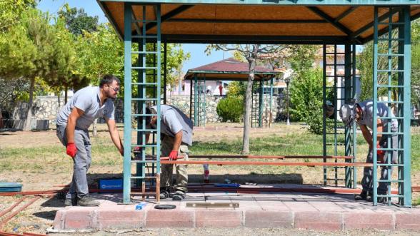 Yeşilyurt Belediyesi parkları modernleştiriyor