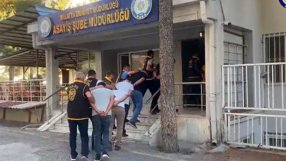 Kendi Sonlarını Bile Bilmiyor Bunlar: 6 Üfürükçü Tutuklandı