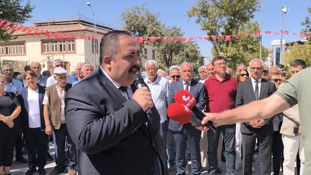 Malatya'da Atatürk ve İnönü anıtlarında CHP'nin 102. yıl töreni