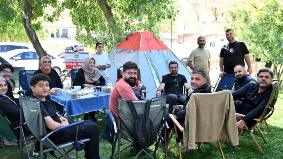 Yeşilyurt'ta aileler çadır kampında buluştu