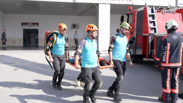 İtfaiye ekibi acil servise koştu