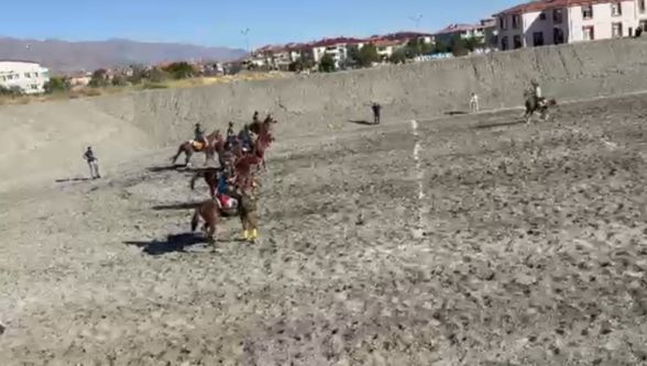 Atlı Ciritte Malatya Rüzgarı: Kars Temsilcisi Devrildi