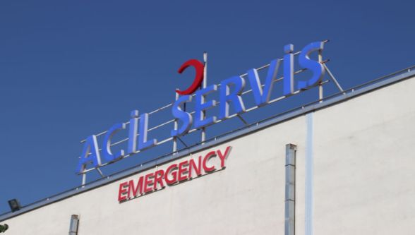 GIDA TOPTANCILAR SİTESİ ÖNÜNDE KAZA: 6 YARALI