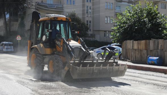 Hafriyat Kamyonu Faciası Sonrası Belediye Ekipleri Yolu Onardı