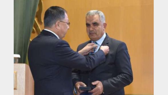 Kazakistan'dan Türk Dilbilimcisine Büyük Onur: Hizmet Nişanı Prof. Koç'a Verildi