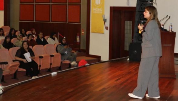 “Kızını Dövmeyen Dizini Döver” Söylemi Çok Yanlış