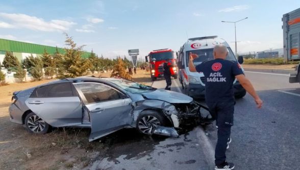 Malatya Havalimanı Yolunda Trafik Kazası: 2 Yaralı