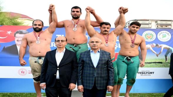 Malatya'da 400 Güreşçi Mücadele Etti, Başpehlivan Hüseyin Civelek Oldu