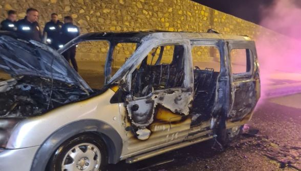 Malatya'da  araç yangını: Araç tamamen küle döndü