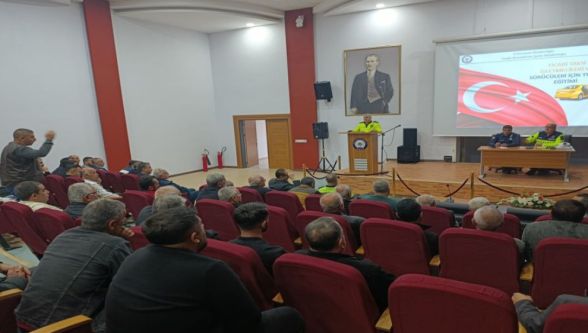 Malatya'da Taksi Şoförlerine Trafik ve Yolcu Taşıma Kuralları Hatırlatıldı.