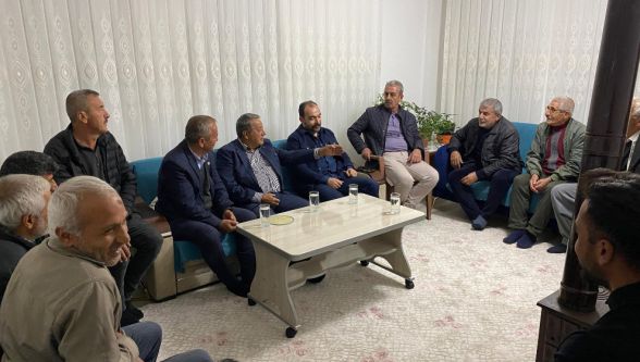 MHP Teşkilatları Ev Ev Dolaşarak,  "Hayırlı Günler Komşum" Diyor 