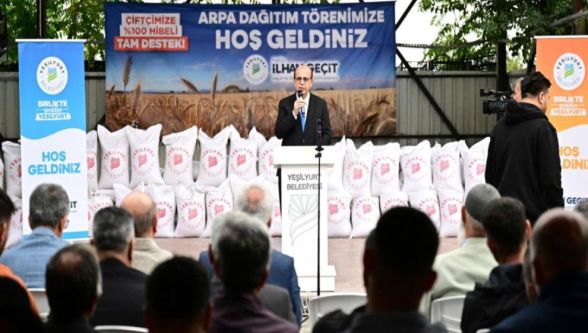 Yeşilyurt Belediyesi'nden Hayvan Yetiştiricilerine Yüzde Yüz Hibe Arpa Desteği