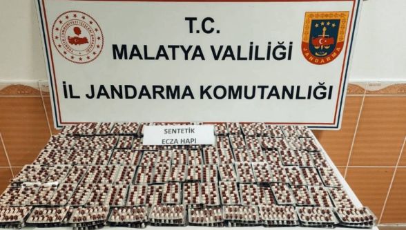 Yeşilyurt'ta Uyuşturucu Operasyonu: 4.438 Hap Ele Geçirildi