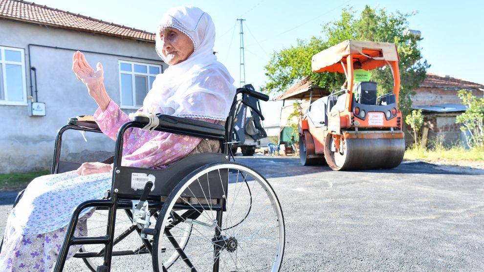 90 Yaşındaki Gülistan Teyzenin Yol Sevinci