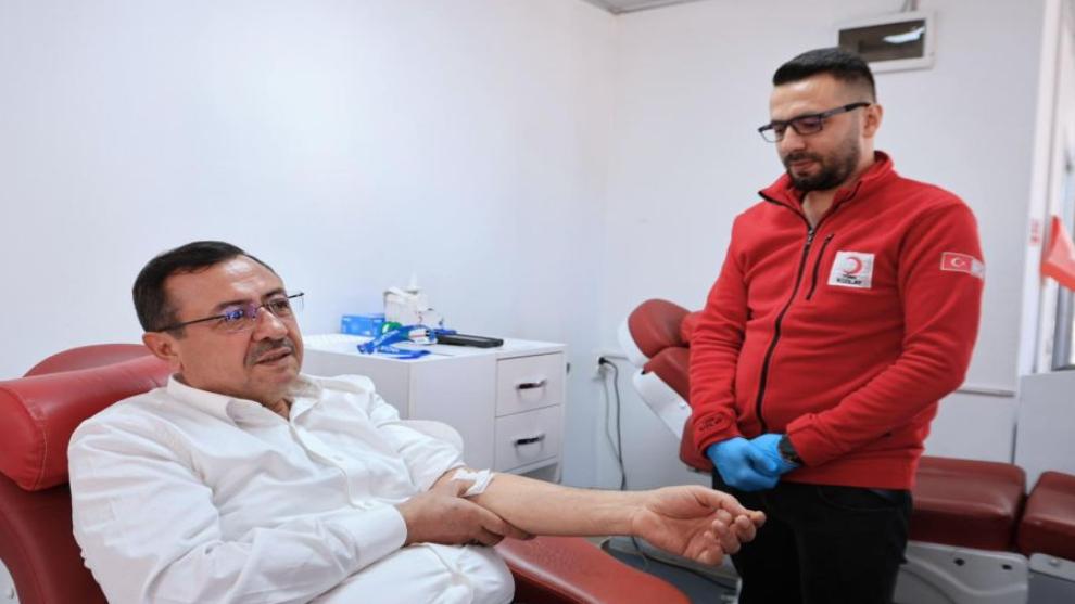 AK Parti Malatya, Kızılay'a destek için kol sıvadı