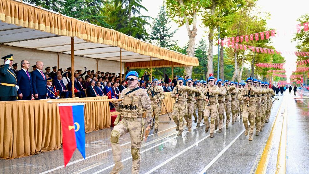 Depremzede Malatya Cumhuriyet'in 102. Yılını Gururla Kutladı